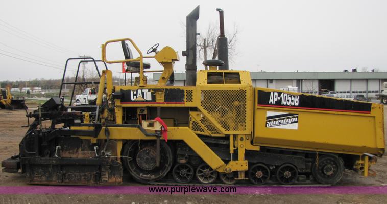 image for item B2050 2001 Caterpillar AP-1055B crawler asphalt paver