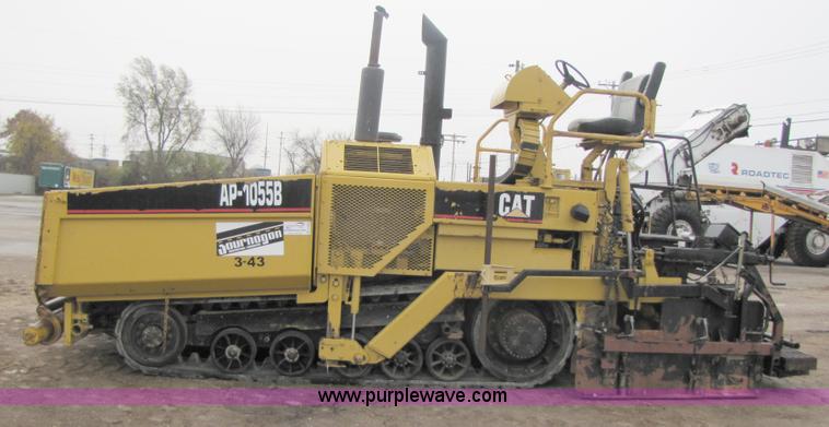 image for item B2050 2001 Caterpillar AP-1055B crawler asphalt paver