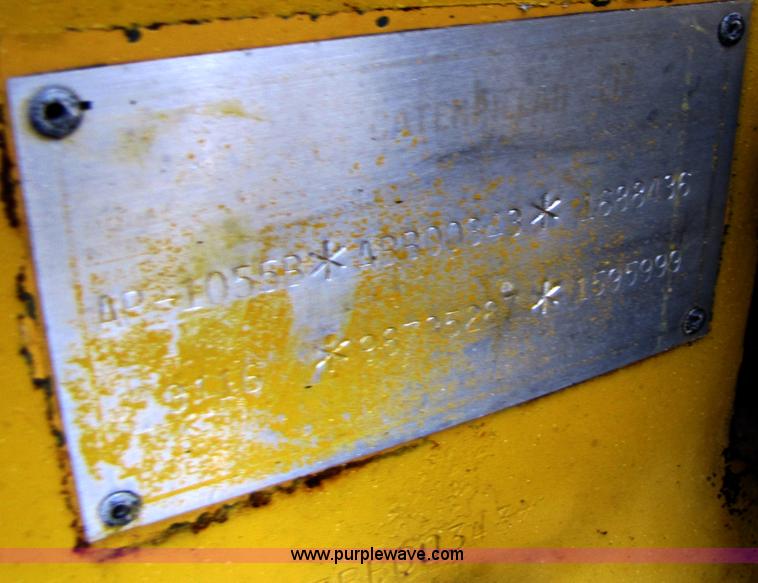 image for item B2050 2001 Caterpillar AP-1055B crawler asphalt paver