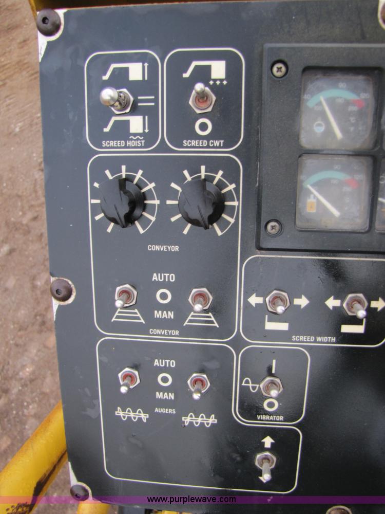 image for item B2050 2001 Caterpillar AP-1055B crawler asphalt paver