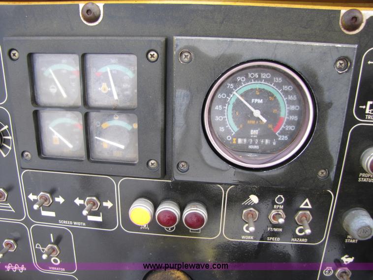 image for item B2050 2001 Caterpillar AP-1055B crawler asphalt paver