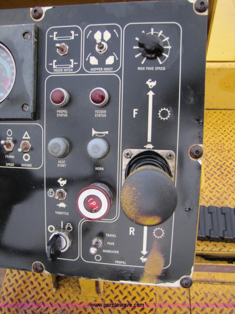 image for item B2050 2001 Caterpillar AP-1055B crawler asphalt paver