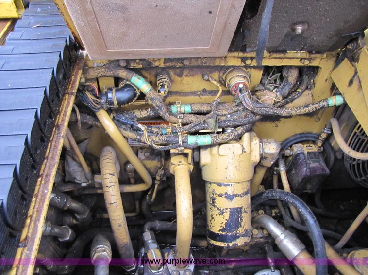 image for item B2050 2001 Caterpillar AP-1055B crawler asphalt paver