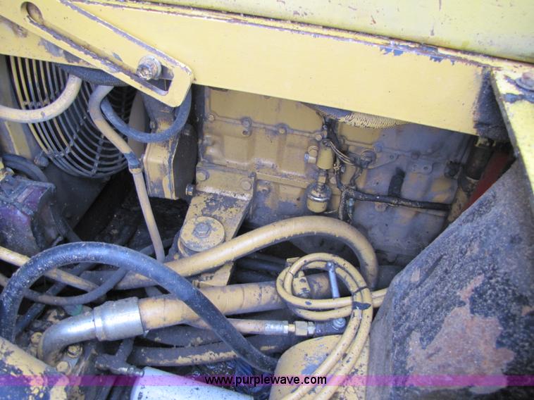 image for item B2050 2001 Caterpillar AP-1055B crawler asphalt paver