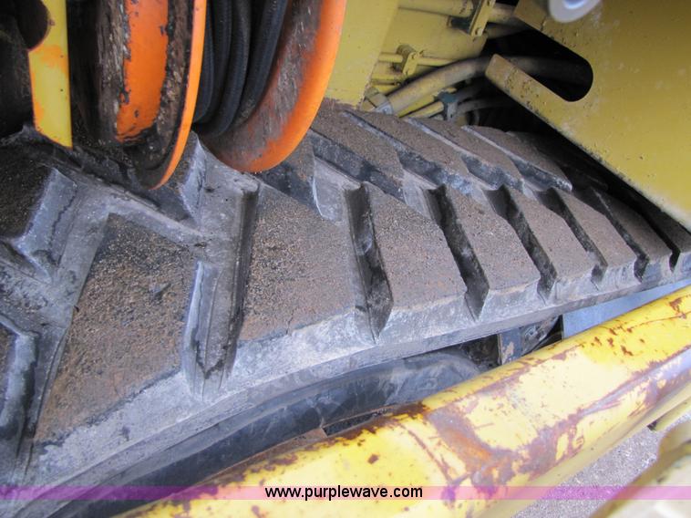 image for item B2050 2001 Caterpillar AP-1055B crawler asphalt paver