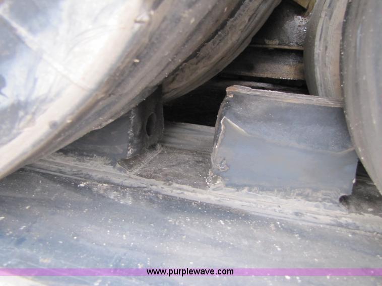 image for item B2050 2001 Caterpillar AP-1055B crawler asphalt paver