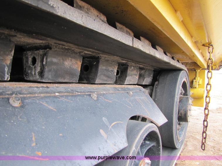 image for item B2050 2001 Caterpillar AP-1055B crawler asphalt paver