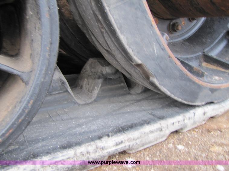 image for item B2050 2001 Caterpillar AP-1055B crawler asphalt paver