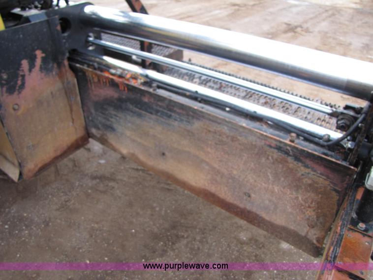 image for item B2050 2001 Caterpillar AP-1055B crawler asphalt paver