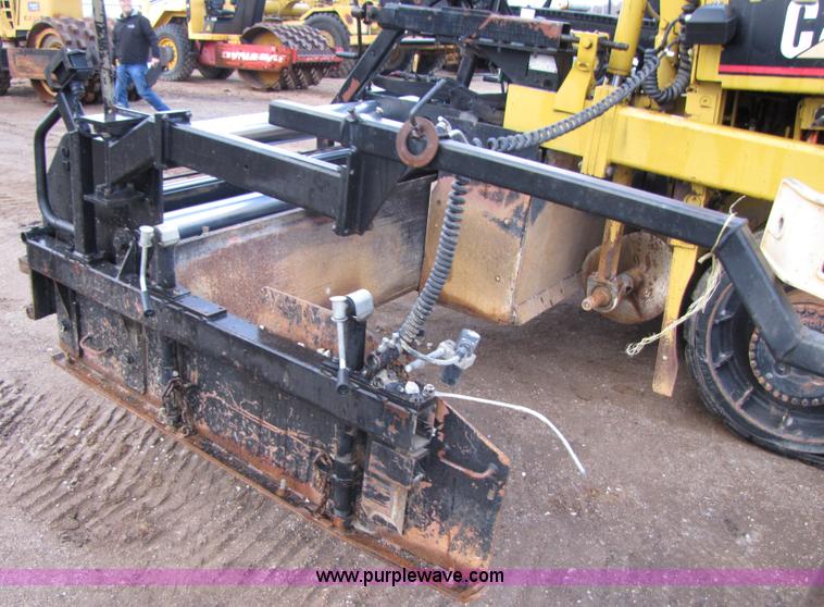 image for item B2050 2001 Caterpillar AP-1055B crawler asphalt paver