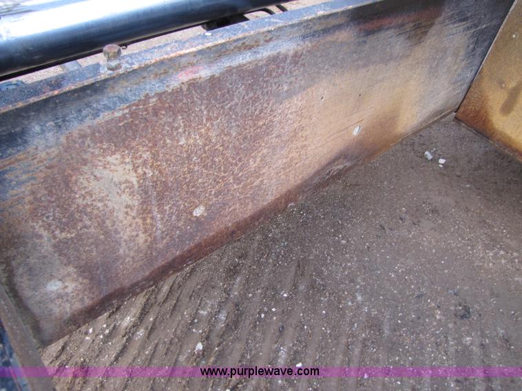 image for item B2050 2001 Caterpillar AP-1055B crawler asphalt paver