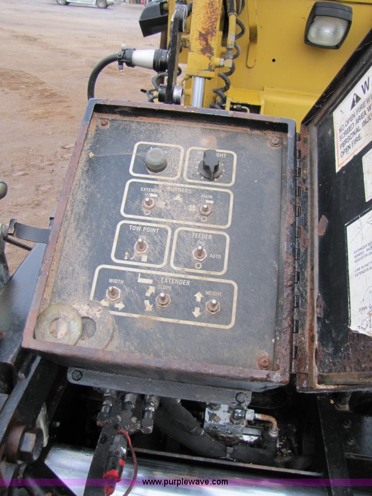 image for item B2050 2001 Caterpillar AP-1055B crawler asphalt paver