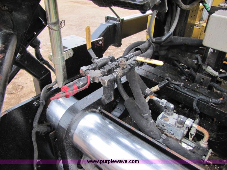 image for item B2050 2001 Caterpillar AP-1055B crawler asphalt paver