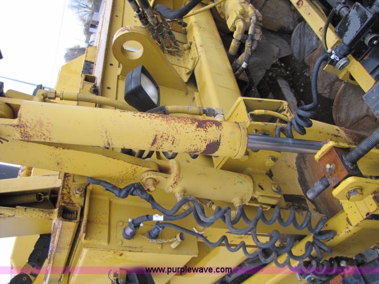 image for item B2050 2001 Caterpillar AP-1055B crawler asphalt paver