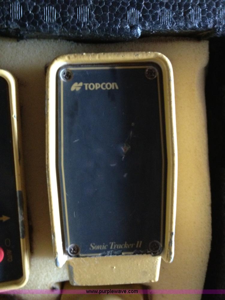 image for item B2050 2001 Caterpillar AP-1055B crawler asphalt paver