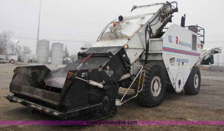 image for item B2052 1994 Roadtec SB-2500 mobile shuttle buggy