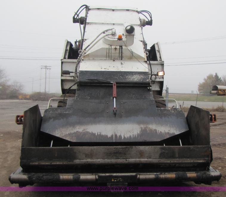 image for item B2052 1994 Roadtec SB-2500 mobile shuttle buggy