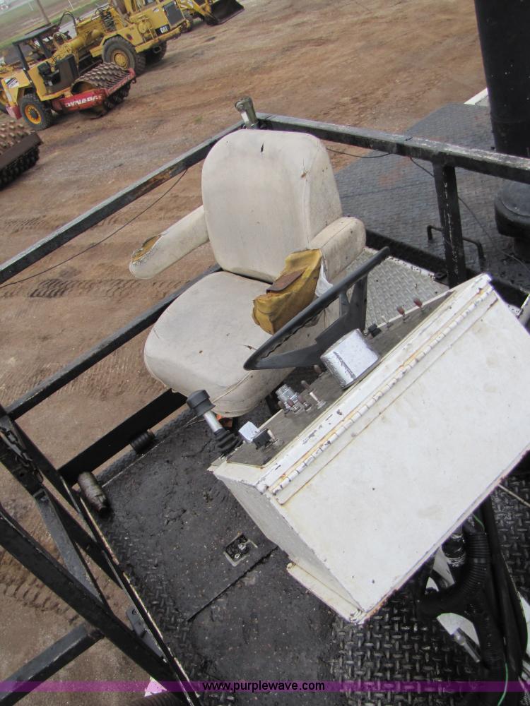 image for item B2052 1994 Roadtec SB-2500 mobile shuttle buggy