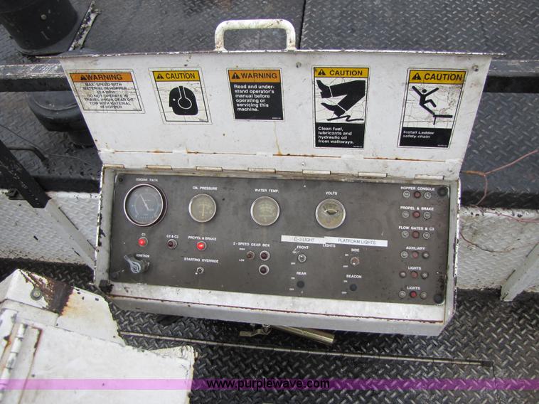 image for item B2052 1994 Roadtec SB-2500 mobile shuttle buggy