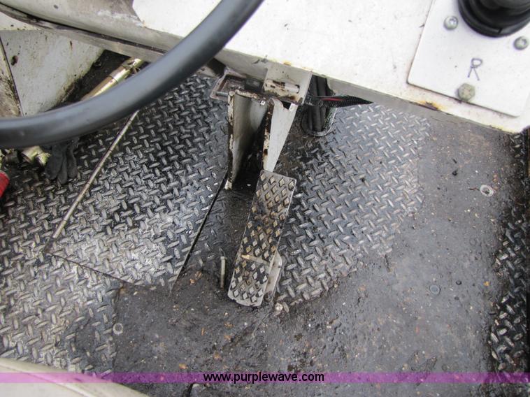 image for item B2052 1994 Roadtec SB-2500 mobile shuttle buggy