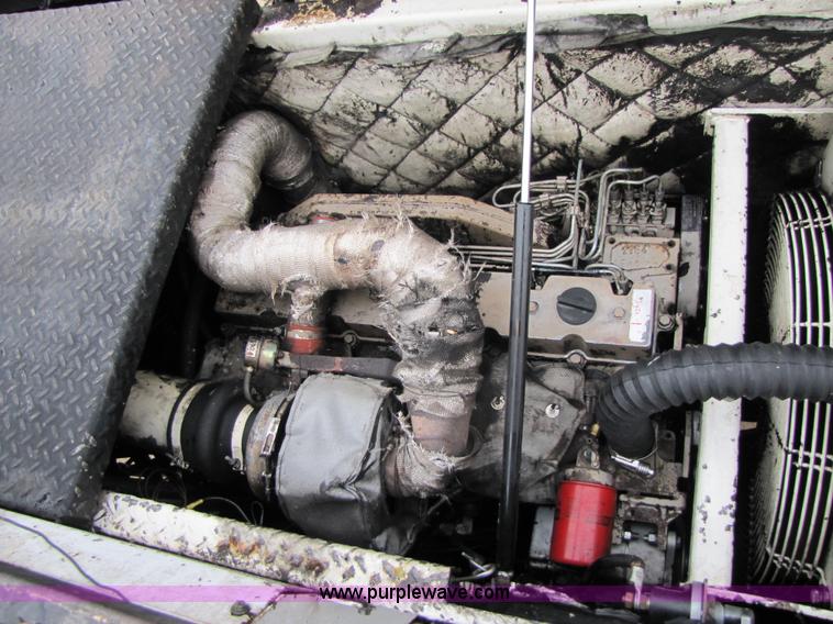 image for item B2052 1994 Roadtec SB-2500 mobile shuttle buggy