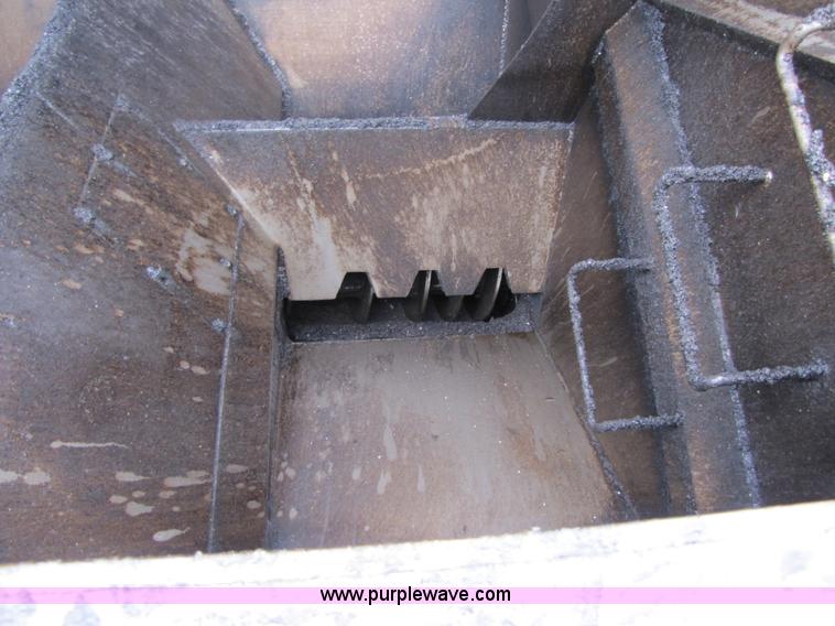 image for item B2052 1994 Roadtec SB-2500 mobile shuttle buggy