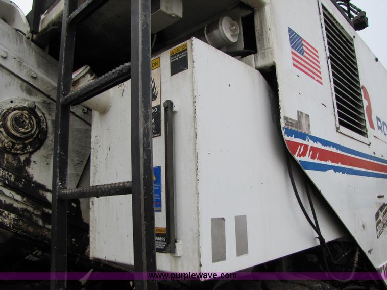 image for item B2052 1994 Roadtec SB-2500 mobile shuttle buggy