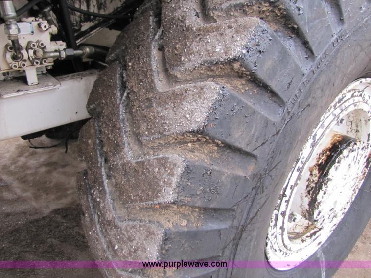 image for item B2052 1994 Roadtec SB-2500 mobile shuttle buggy