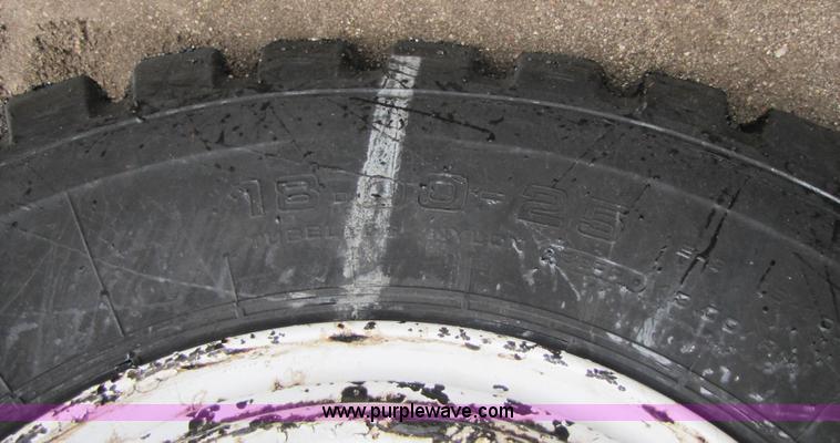 image for item B2052 1994 Roadtec SB-2500 mobile shuttle buggy