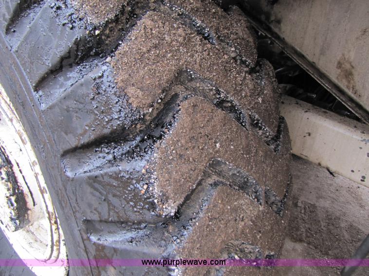 image for item B2052 1994 Roadtec SB-2500 mobile shuttle buggy