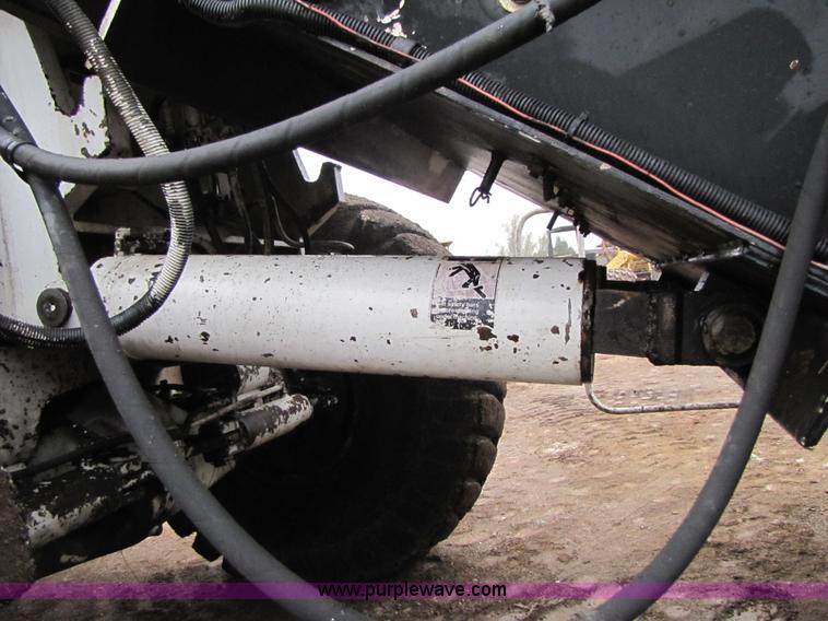 image for item B2052 1994 Roadtec SB-2500 mobile shuttle buggy