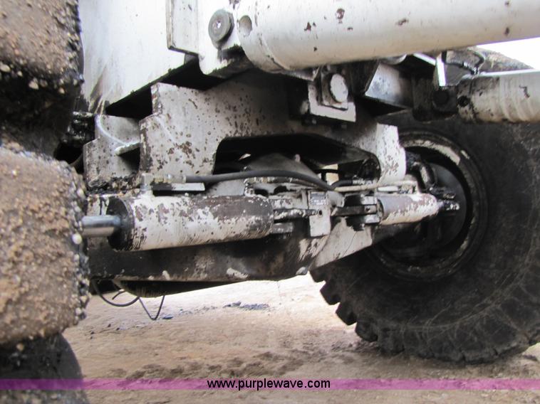 image for item B2052 1994 Roadtec SB-2500 mobile shuttle buggy