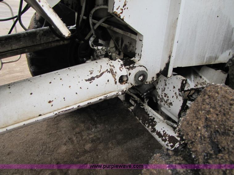 image for item B2052 1994 Roadtec SB-2500 mobile shuttle buggy