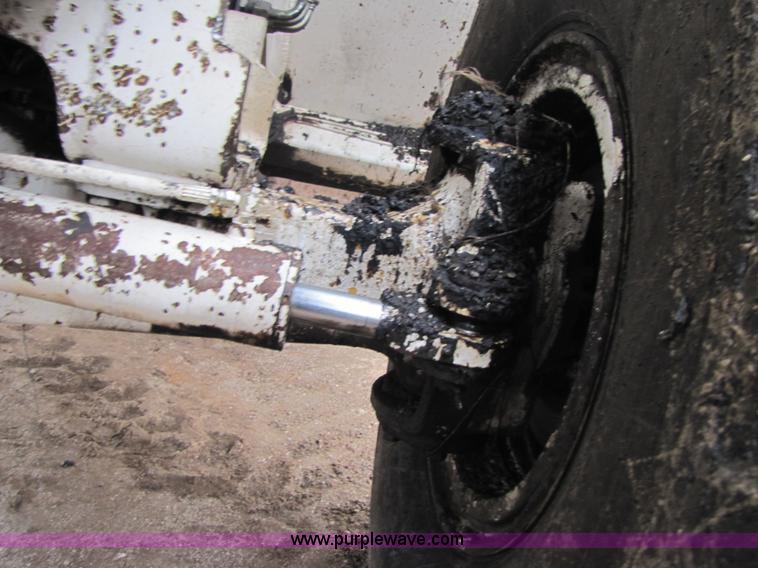 image for item B2052 1994 Roadtec SB-2500 mobile shuttle buggy