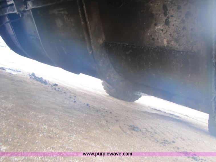 image for item B2052 1994 Roadtec SB-2500 mobile shuttle buggy