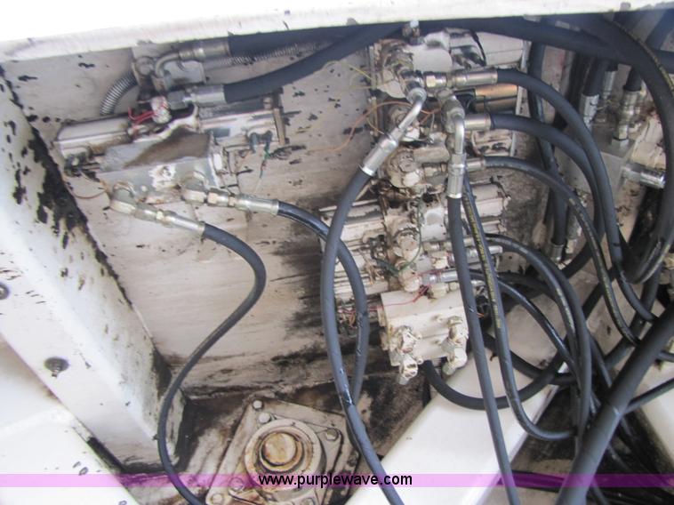 image for item B2052 1994 Roadtec SB-2500 mobile shuttle buggy