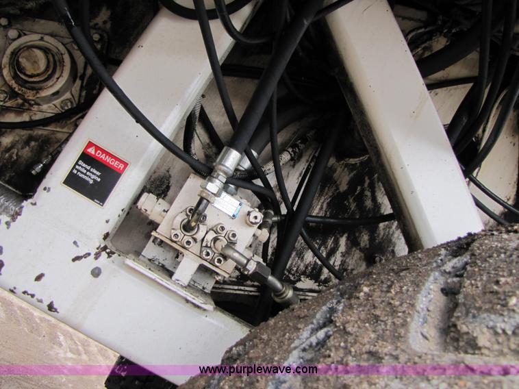 image for item B2052 1994 Roadtec SB-2500 mobile shuttle buggy