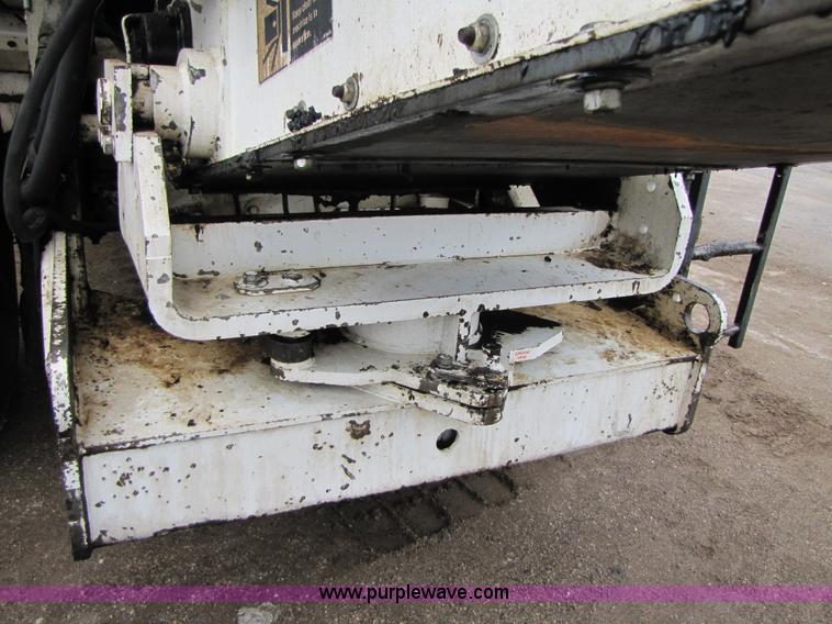 image for item B2052 1994 Roadtec SB-2500 mobile shuttle buggy