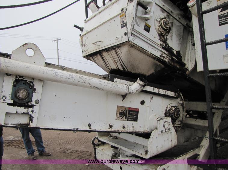 image for item B2052 1994 Roadtec SB-2500 mobile shuttle buggy