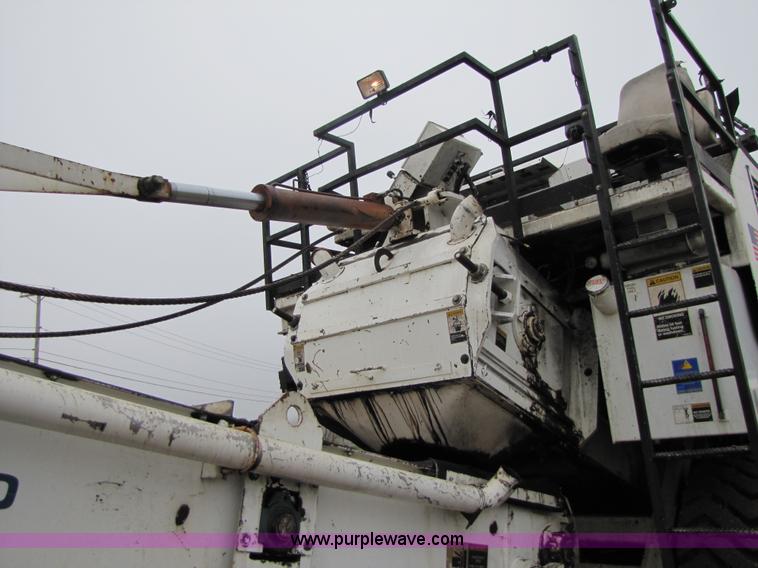 image for item B2052 1994 Roadtec SB-2500 mobile shuttle buggy