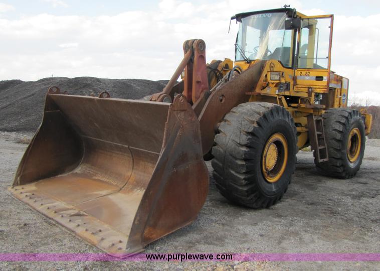 image for item B2054 1991 Volvo L150 articulating wheel loader