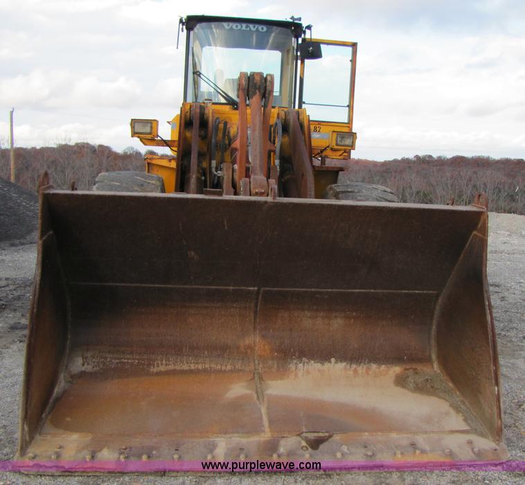 image for item B2054 1991 Volvo L150 articulating wheel loader