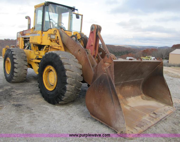 image for item B2054 1991 Volvo L150 articulating wheel loader