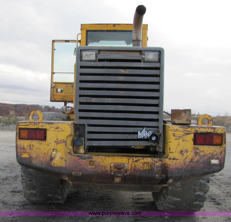 image for item B2054 1991 Volvo L150 articulating wheel loader