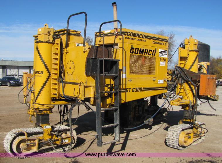 1997 Gomaco GT-6300 Commander III crawler curb and gutter machine in ...