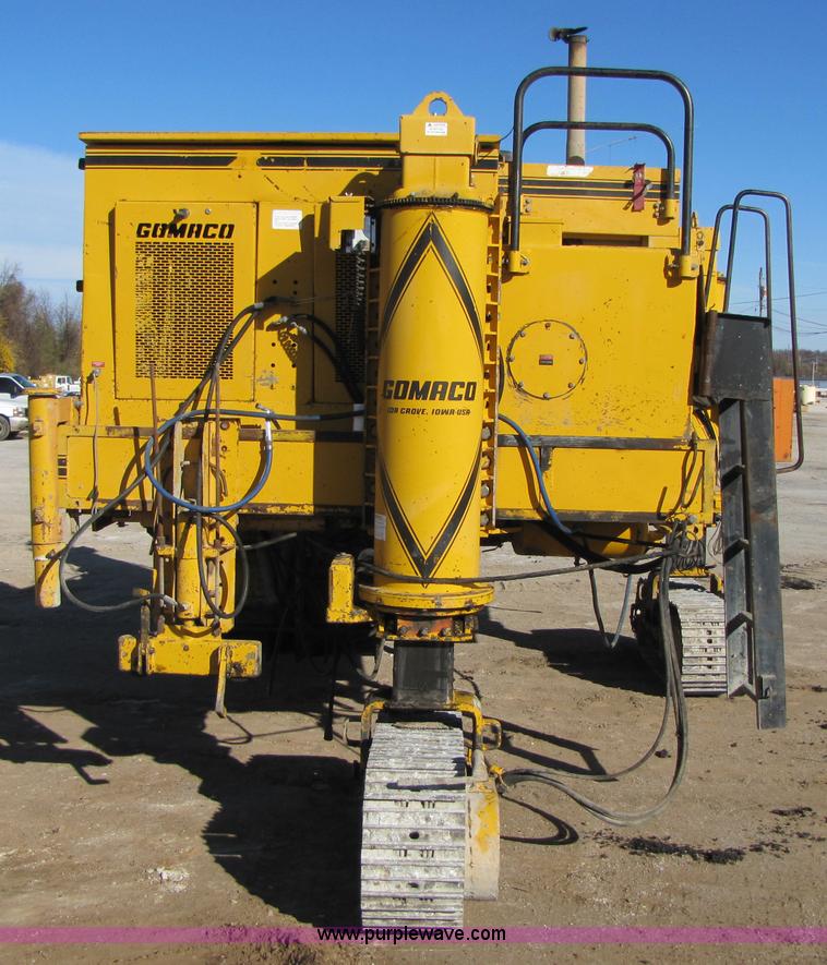 1997 Gomaco GT6300 Commander III crawler curb and gutter machine in