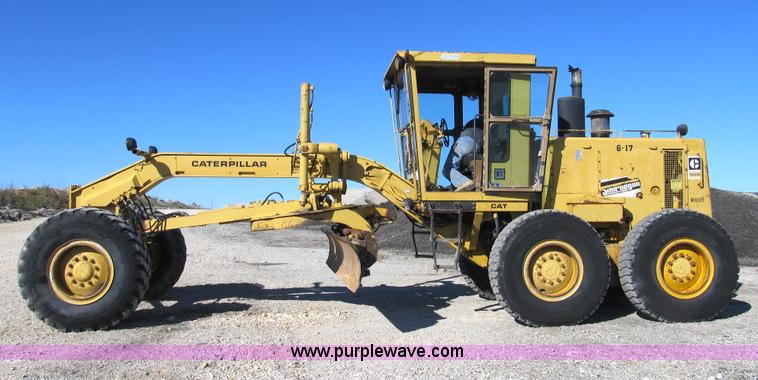 image for item B2062 1984 Caterpillar 140G motor grader