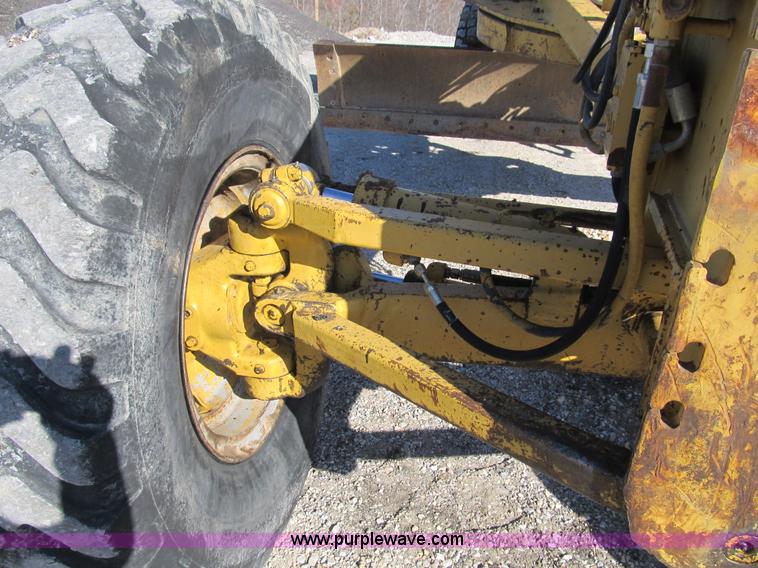 image for item B2062 1984 Caterpillar 140G motor grader