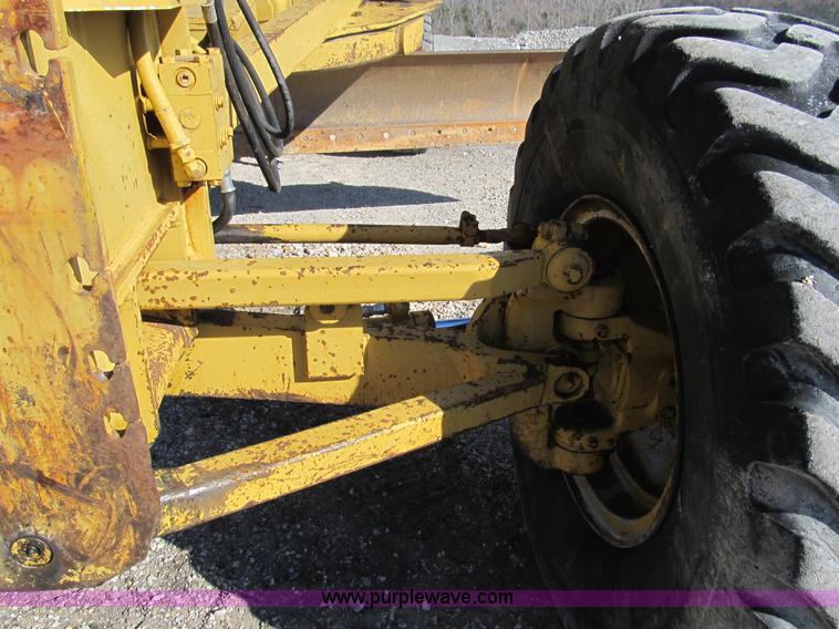 image for item B2062 1984 Caterpillar 140G motor grader