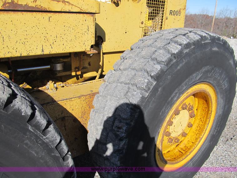 image for item B2062 1984 Caterpillar 140G motor grader
